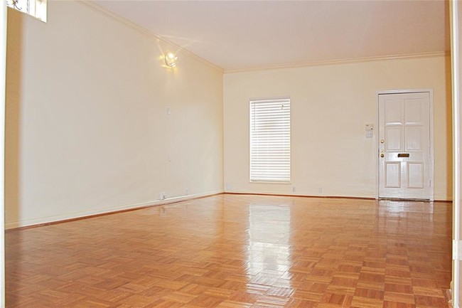 Building Photo - 7933 Woodway Dr