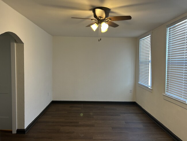 Building Photo - 404 Flower St