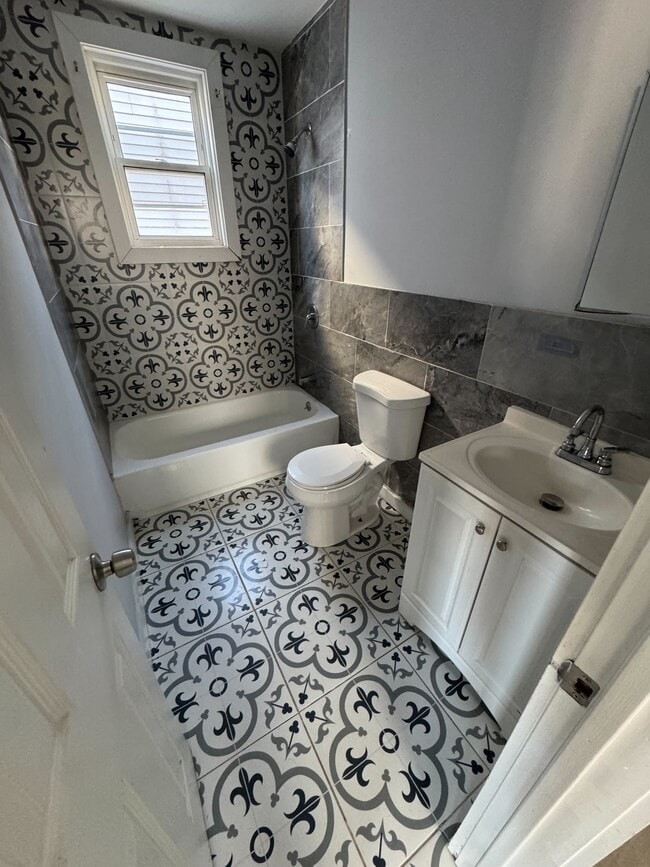 Building Photo - 182 Brookdale Ave