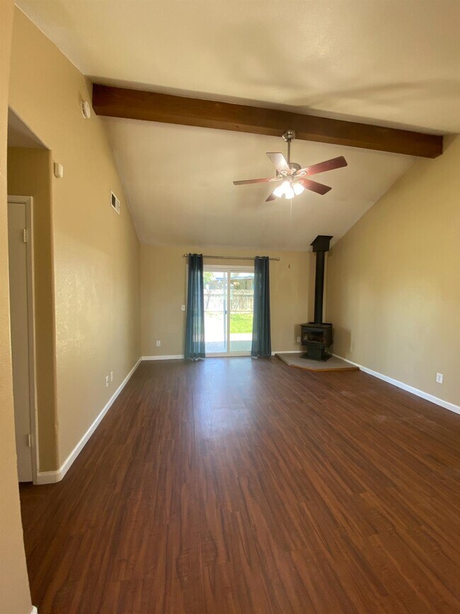 Foto del edificio - 367 Strauss Ln