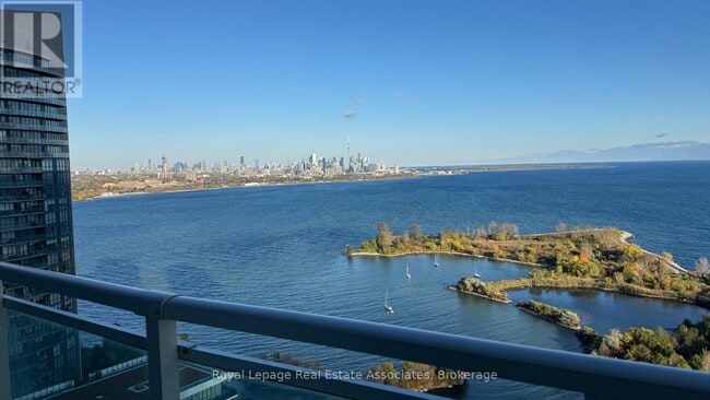 Building Photo - 33 Shore Breeze Dr