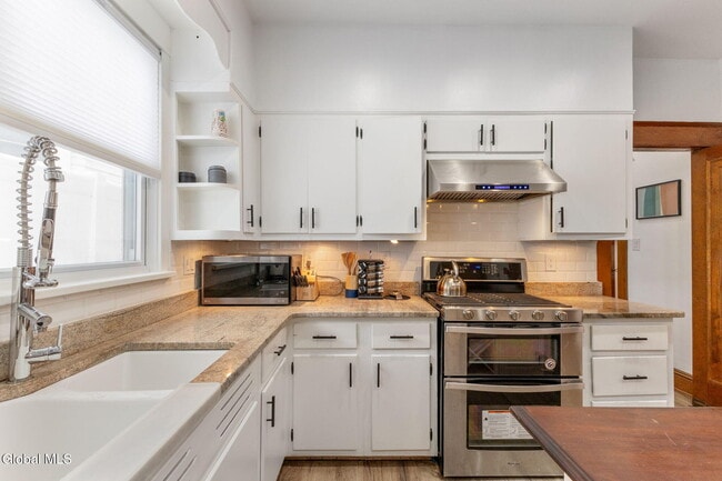 Foto del edificio - 106 N Pine Ave