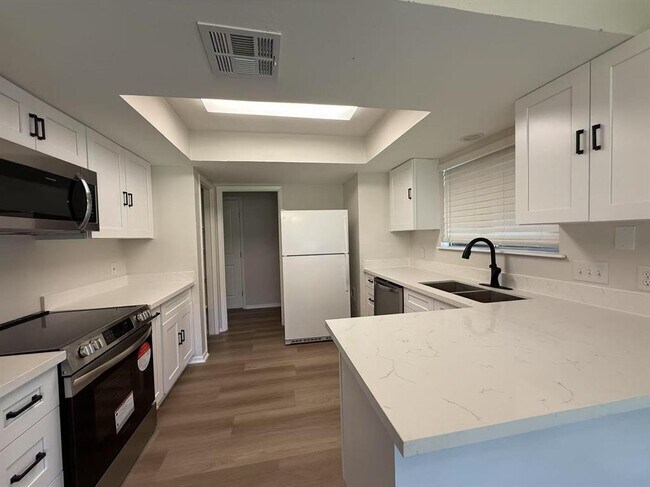 Foto del edificio - 1106 Oakwood Dr