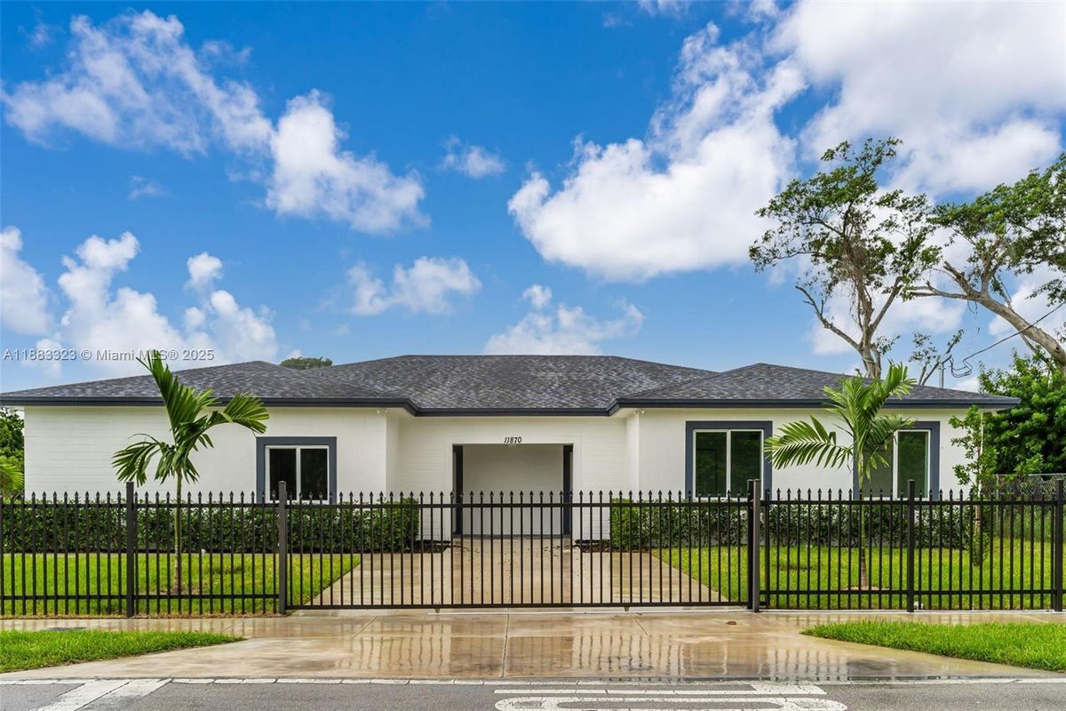 Primary Photo - 11870 SW 220th St