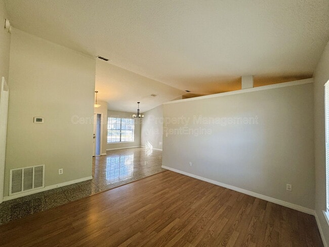 Building Photo - 1407 Spring Ridge Dr