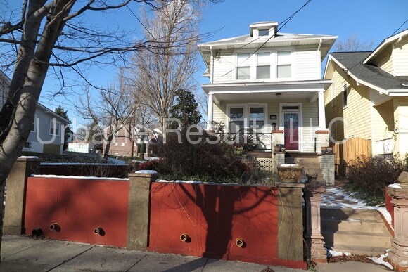 Primary Photo - 713 Van Buren St NW