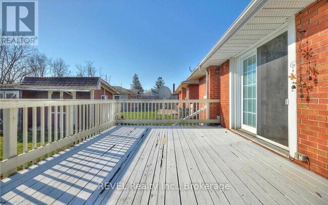 Photo du bâtiment - 7182 Adams Ave