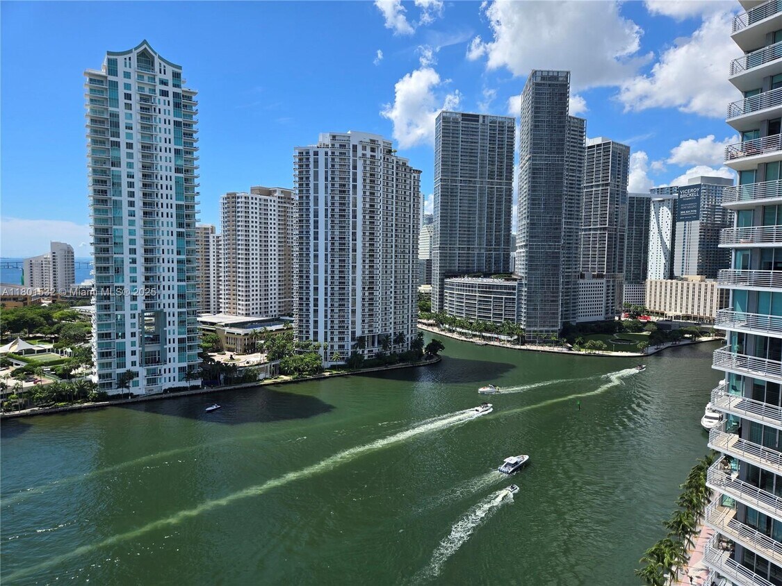 Foto principal - 335 S Biscayne Blvd