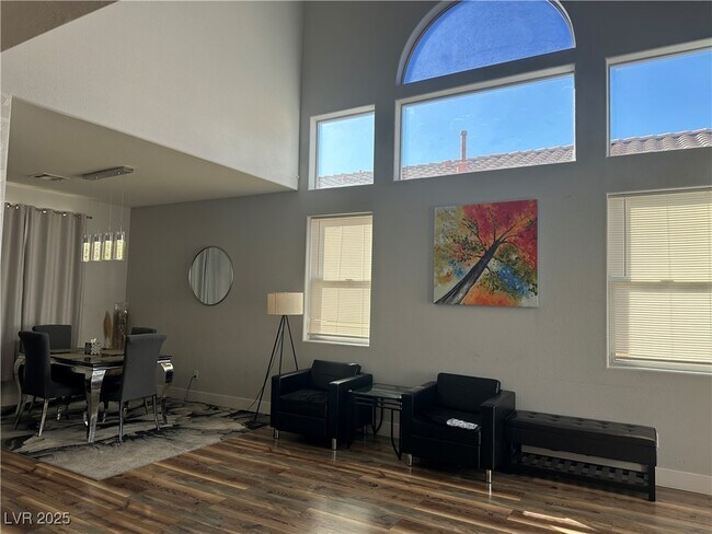 Foto del edificio - 8901 Kingswood Dr