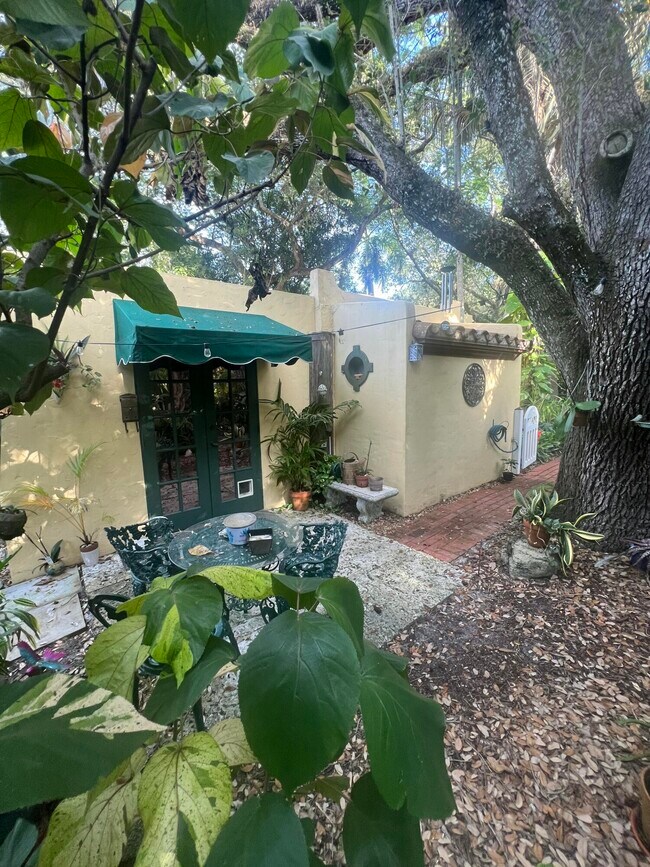 Foto del edificio - 825 Alamanda St