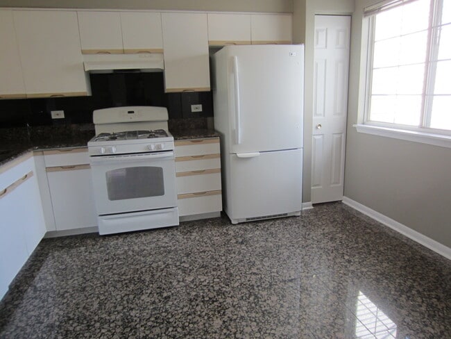 Building Photo - 1111 Cambria Ln S