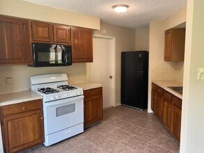 Building Photo - 523 Gleneagles Dr