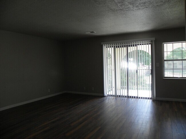 Foto del edificio - 811 Country Club Dr SE