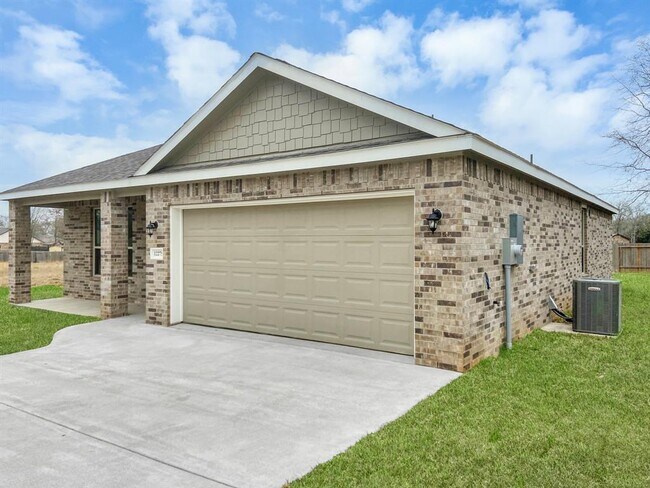 Building Photo - 12275 Lake Conroe Hills Dr