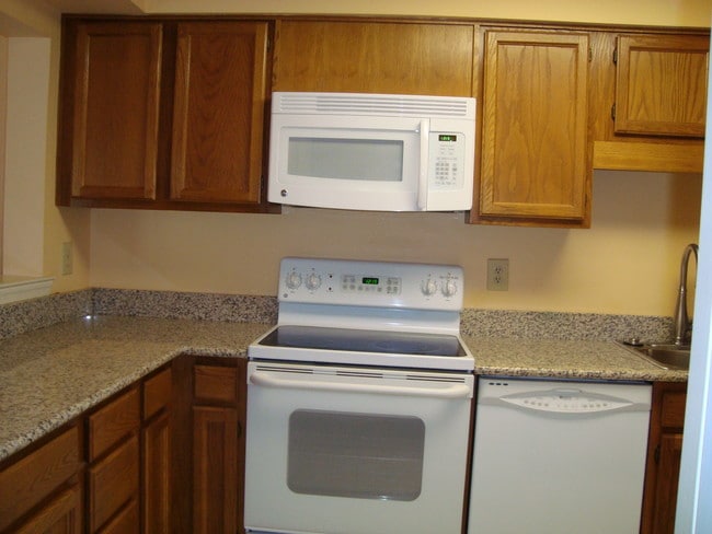 Kitchen - 5707 Brewer House Cir