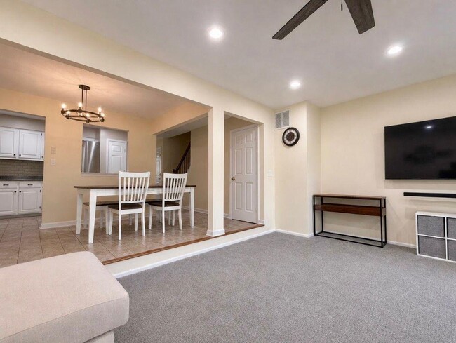 Building Photo - 59 Saxonney Cir