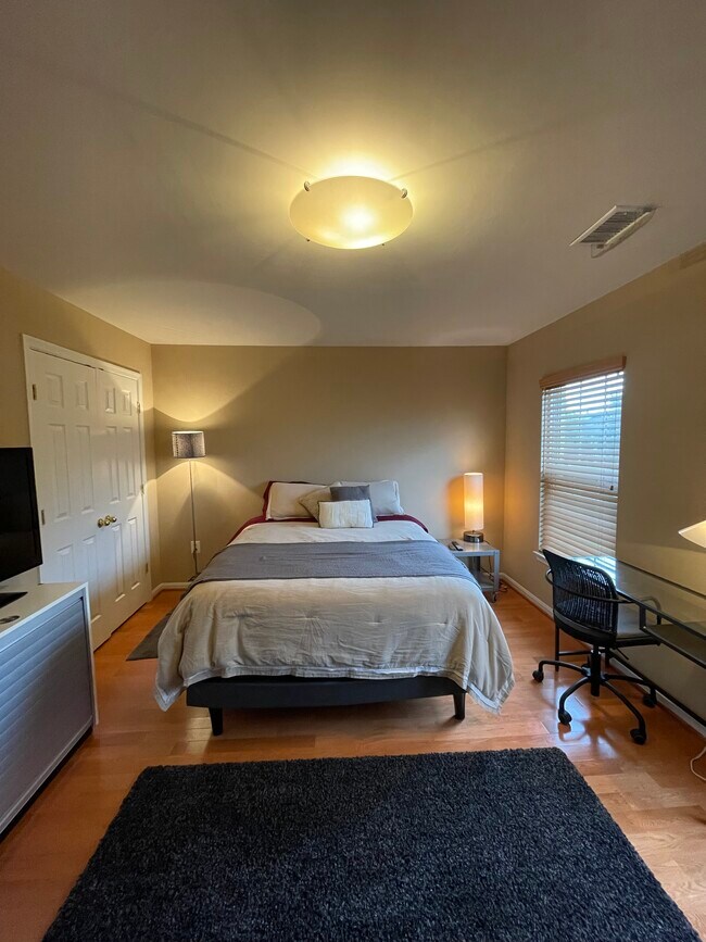 Foto del edificio - 6615 Schurtz St