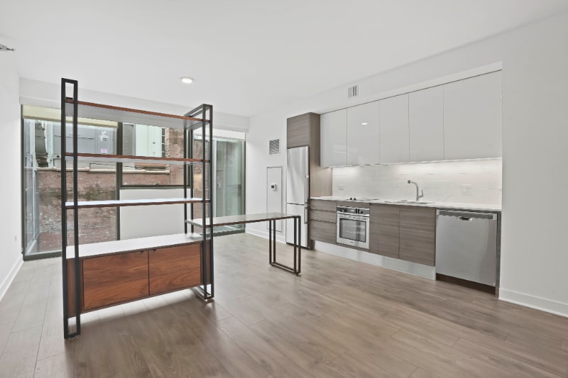 Photo - 333 W Hubbard St
