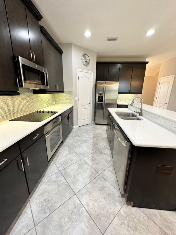 Foto del edificio - 4941 Maple Park St