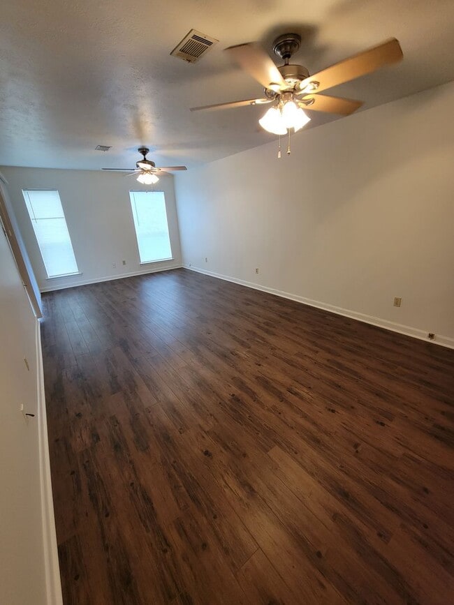 Building Photo - College Station, 2-bedroom, 1-bath - fenced in yard - Duplex for lease.