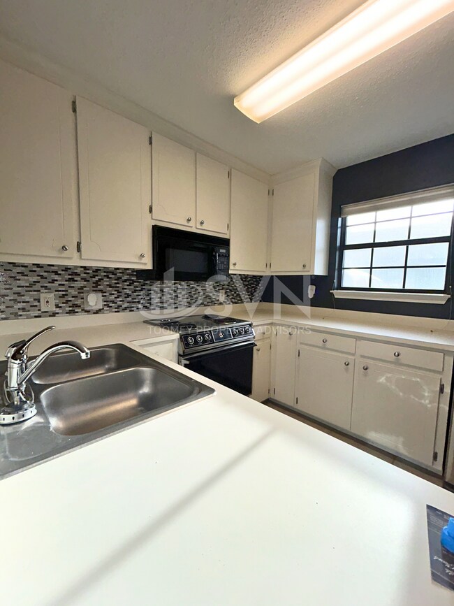 Foto del edificio - 200 Parma Dr