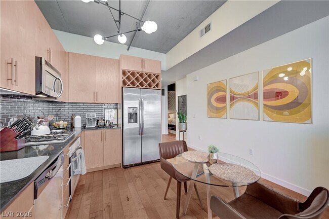 Building Photo - 353 E Bonneville Ave