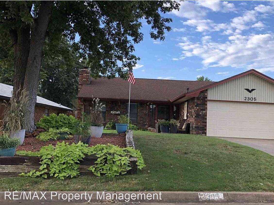 3 br, 2 bath House 2305 Heritage Trail House Rental in Enid, OK