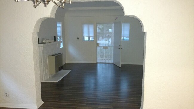 Foto del edificio - 2621 Wellington Rd