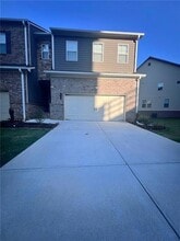 Building Photo - 2085 Manor Pointe Dr