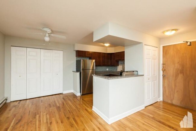 Foto del edificio - bedroom in Chicago IL 60610