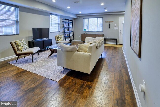 Foto del edificio - 4709 Jay St NE