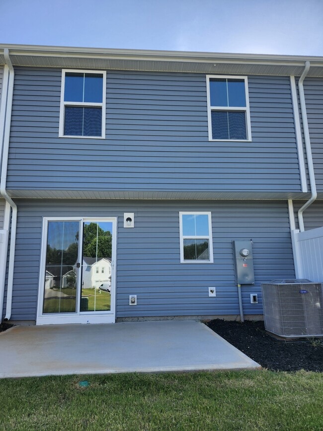 Building Photo - 419 Mancini Dr