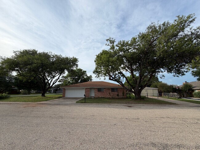 Building Photo - 798 Scarlet Dr