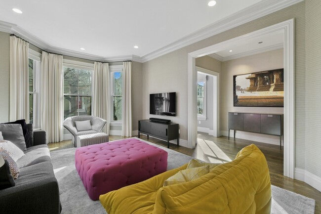 Building Photo - 13 Greenough Ave