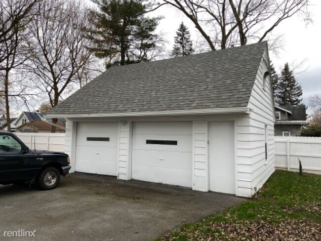 Building Photo - 3 br, 1 bath House - 217 Kirsch Drive
