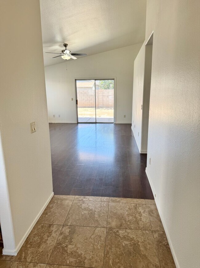 Foto del edificio - 3 Bedroom/2 Bath Single Level Home! NO HOA