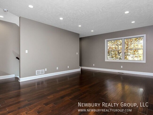 Building Photo - 155 Banksville Pl