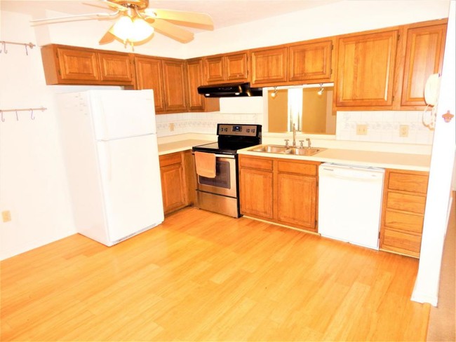 Building Photo - 935 Lora Ln