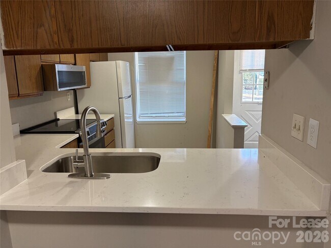 Building Photo - 9616 Vinca Cir