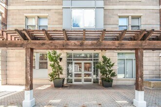 Building Photo - 16 Miner St