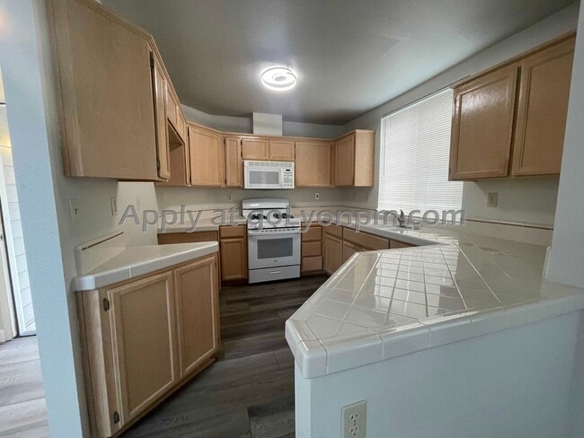 Foto del edificio - Charming 2BDRM 2.5BA with LOFT | Perfect Location near Folsom Premium Outlets & Lake Natoma!