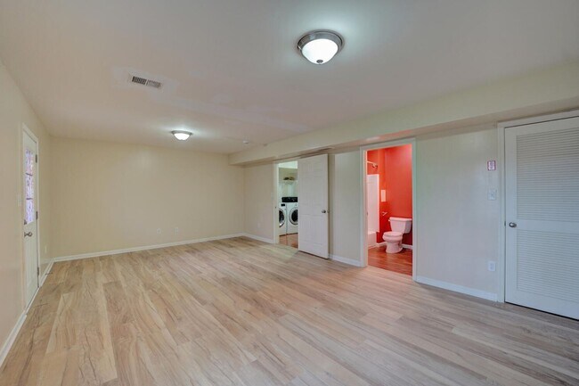 Foto del edificio - 536 Van Dyke Cir