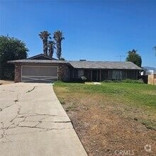 Building Photo - 2400 Vine Ave