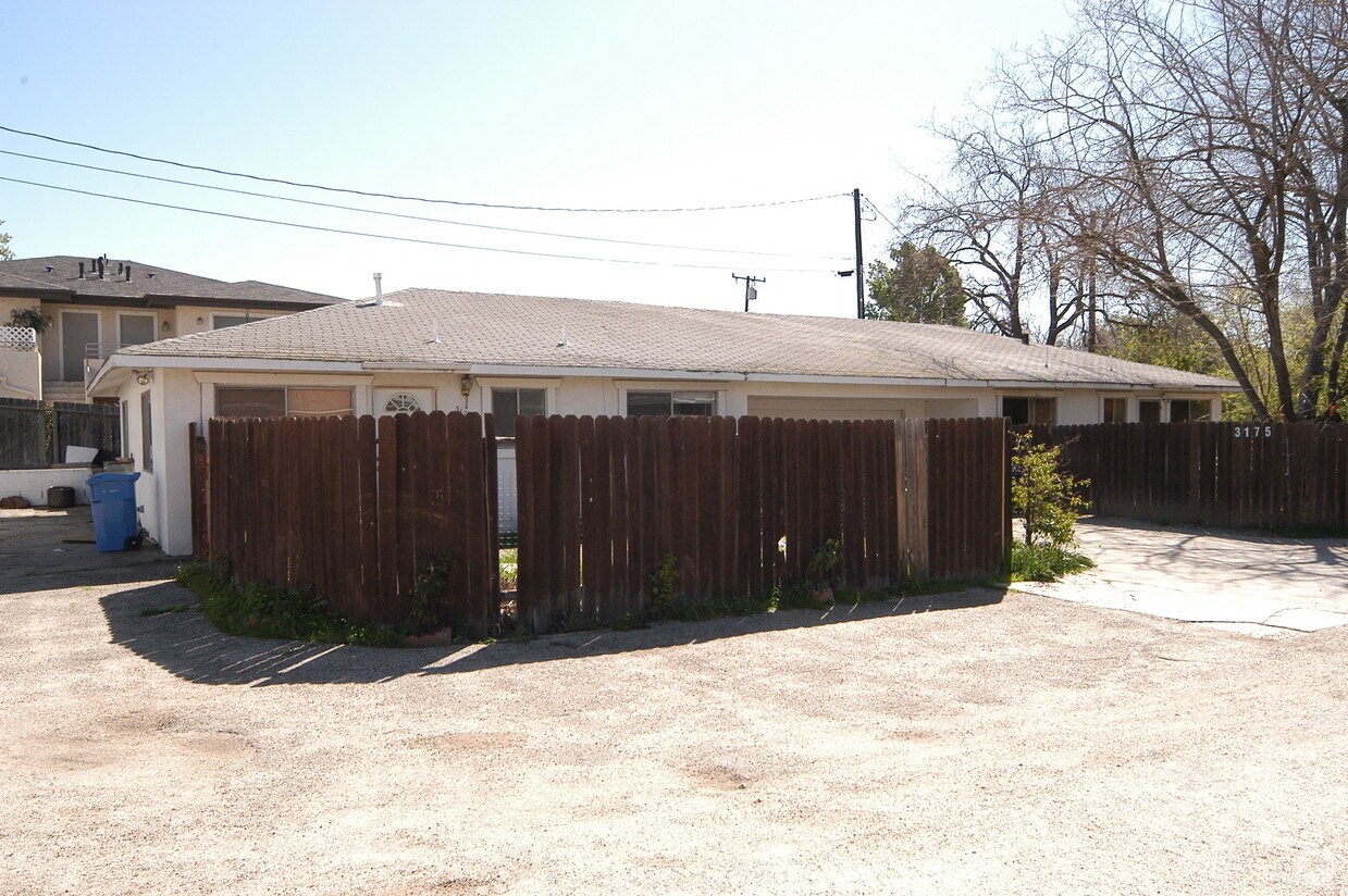 Building Photo - 3175-3177 Los Robles Rd