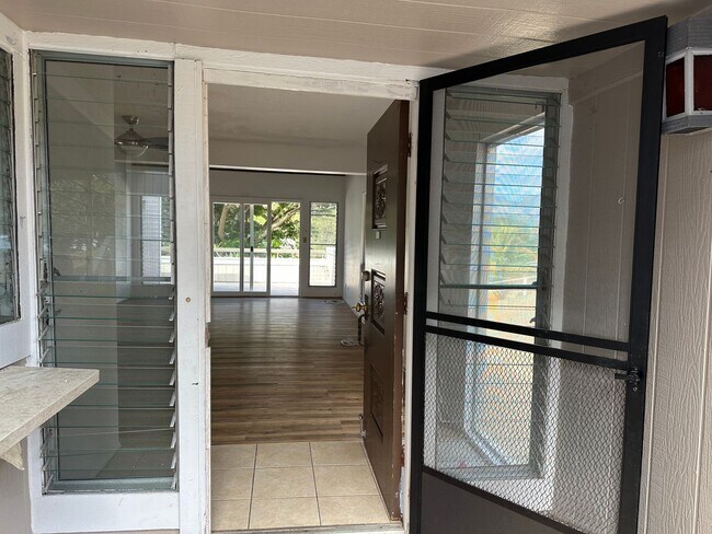 Foto del edificio - Spacious 3BR/2BA Split-Level End Unit with Private Courtyard