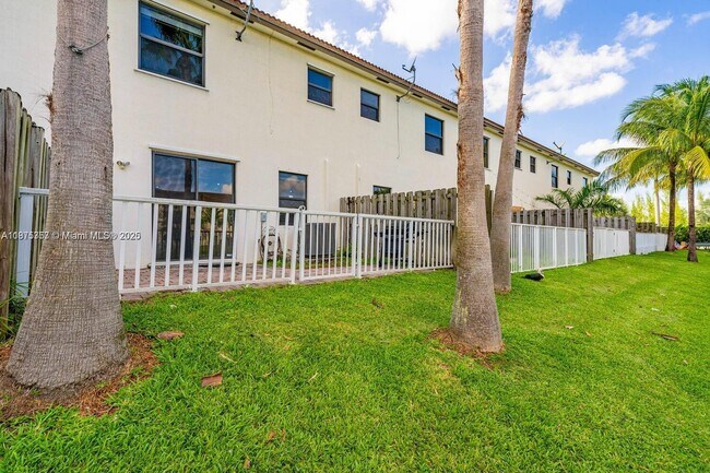 Foto del edificio - 8945 NW 98th Ave