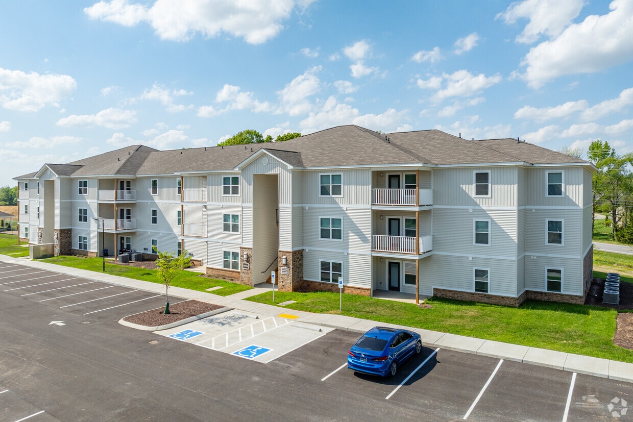 Primary Photo - Sumner Pointe