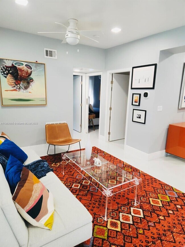 Foto del edificio - 12300 N Miami Ave