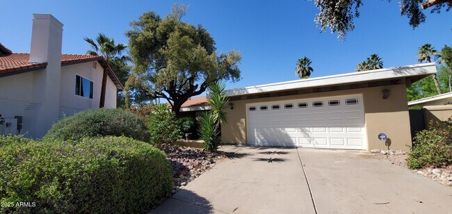 Foto del edificio - 8624 N Timberlane Dr