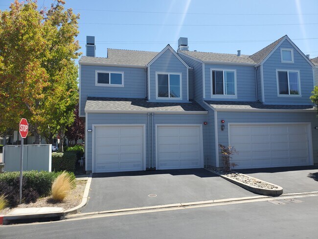 15 BINNACLE LANE FRONT VIEW - 15 Binnacle Ln
